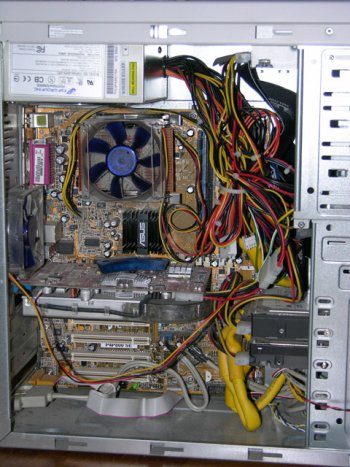 Comment nettoyer un PC fixe en profondeur ? (dépoussiérage) - Le Geek du  Cerisier